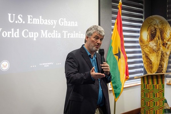 Mr Elliot Fertik addressing participants