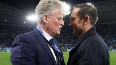 Doug King and Frank Lampard (right) in a healthy chat