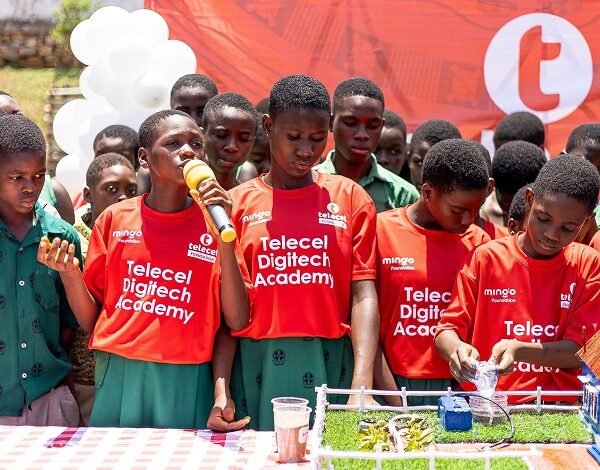Ruth Martey explaining how the ''Smart Farm'' works at the graduation ceremony. With her are the teammates