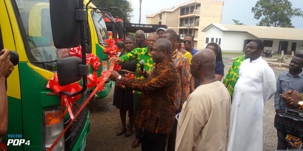 Mr Gunu commissioning the vans