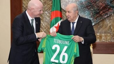President Infantino presented an official FIFA jersey to President Tebboune