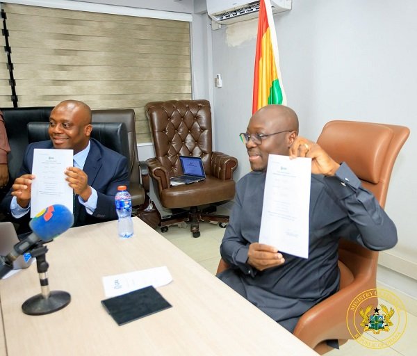 Finance minister, deputy publicly file tax returns to promote compliance