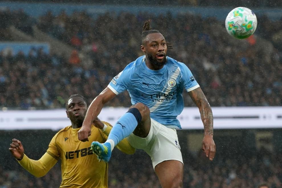 Man City keeps pressure on Arsenal with win over Palace