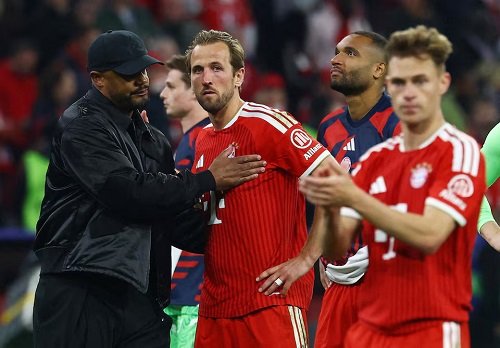 Bayern coach Vincent Kompany consoles dejected Harry Kane after the match