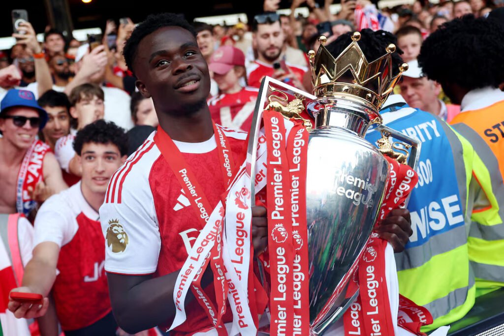 Bukayo Saka with the EPL trophy