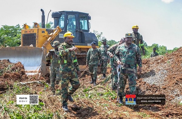 CDS Lieutenant General, William Agyapong (righ) being briefed during his visit to the site