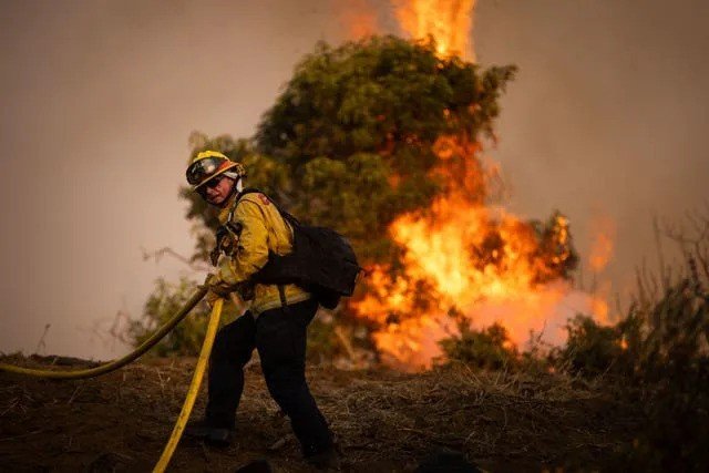 Thousands under evacuation orders over Southern California fire