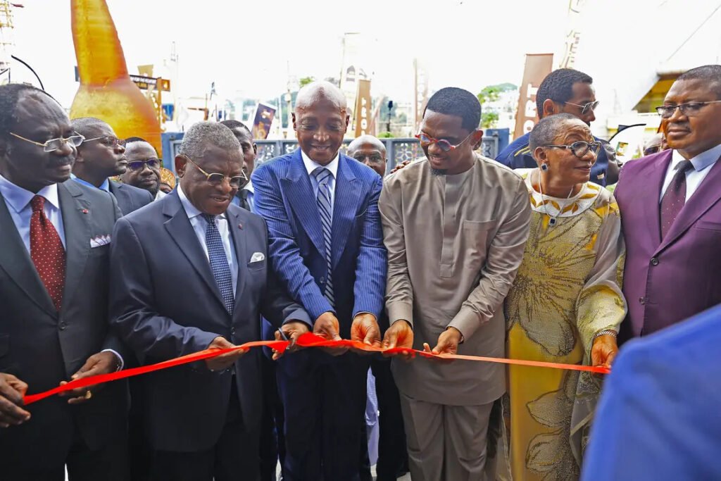 Dr Motsepe (middle) join by Samuel Eto’o (right) and Dion Ngute