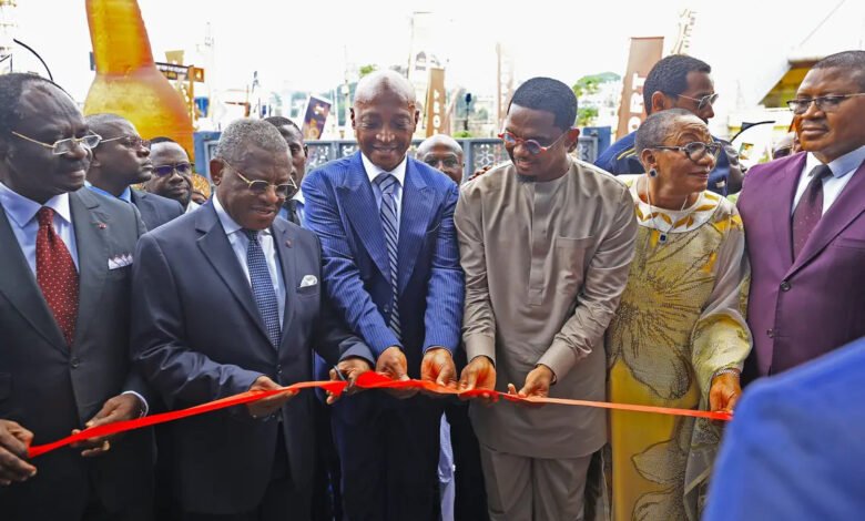 Dr Motsepe (middle) join by Samuel Eto’o (right) and Dion Ngute