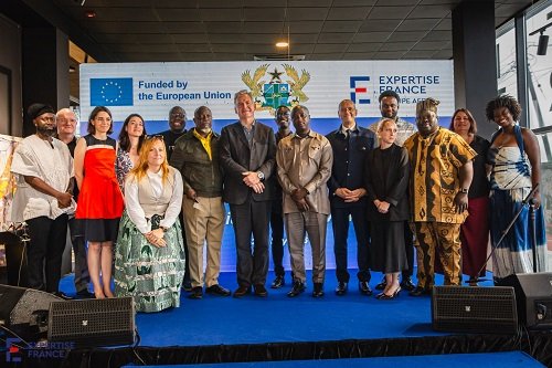 Ambassador Skinnebach (eighth from right) with some dignitaries after the launch