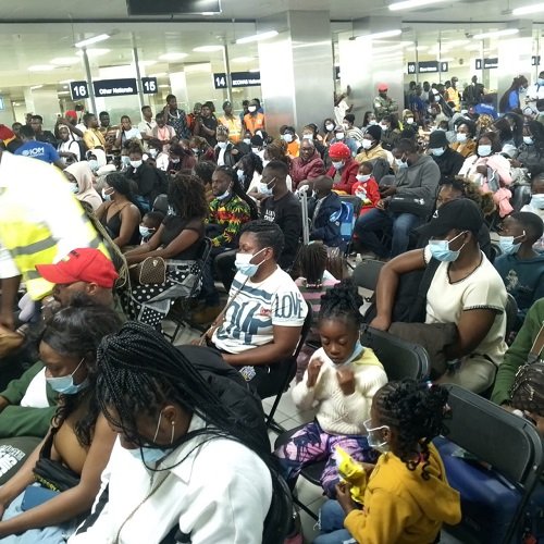 First batch of Ghanaian evacuees from South Africa arrive home
