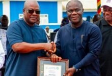 John Dramani Mahama presenting the award to Eric Asubonteng at Jackson Park in Koforidua.