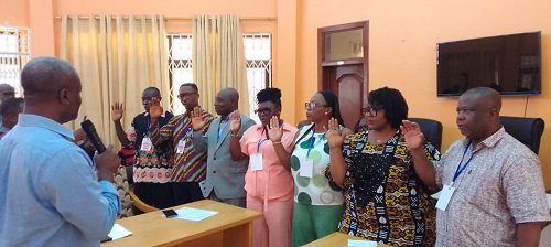 Mr Amoah (infront) swearing in the executives of the Alumn