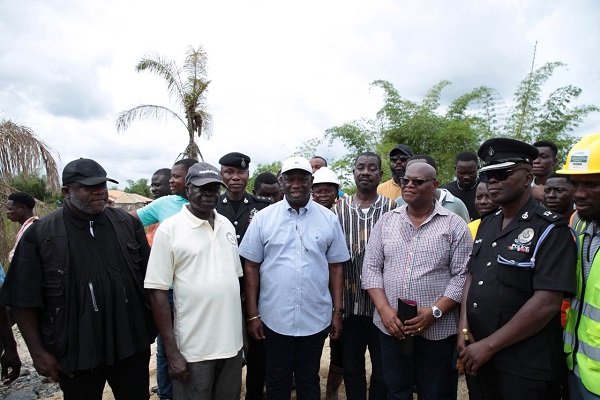 Mr Buah (middle) and some officials at the ceremony