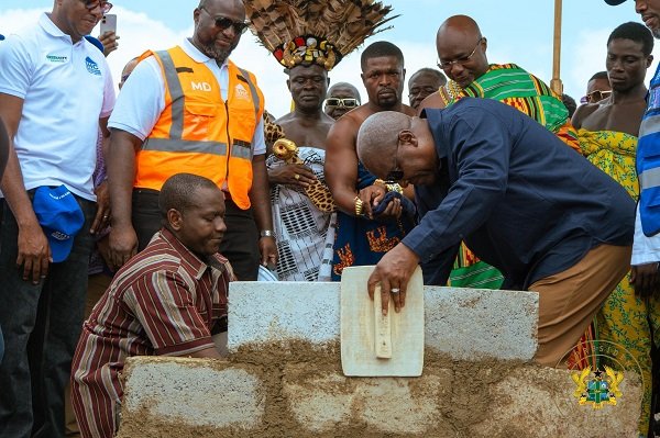 President Mahama laying blocks for the commencement of the Green City Housing Project at Dedesua in Kumasi