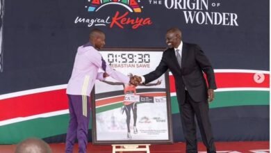 President Ruto makes a presentation to Sawe