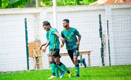 Samartex players join Osei to celebrate the lone goal