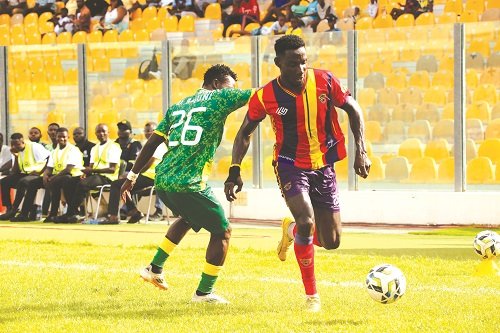 • Hearts of Oak defender Baba Adamu tries to go past Daniel Kwame Awun