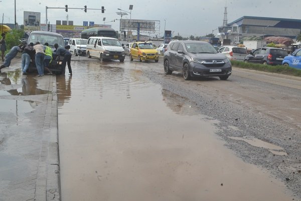 Drivers battle floods, potholes on Mallam-Kasoa road