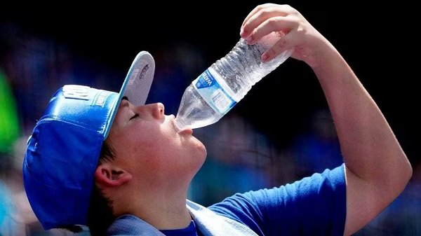 FIFA U-turns on water bottle policy in stadiums