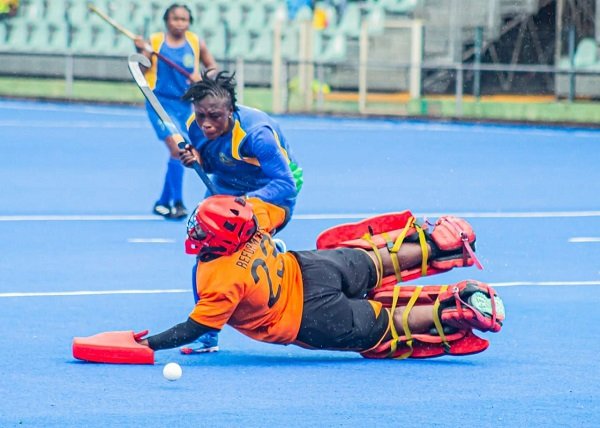 Army player Konadu Jennifer tries to outwit Reformers' goalkeeper Beatrice Antwi during their game