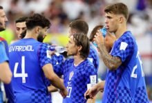 Croatia's Luka Modric, Josko Gvardiol and Luka Vuskovic during a hydration break