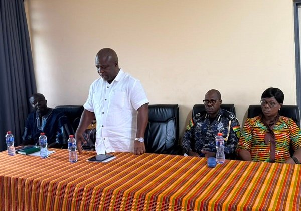 Mr Gunu (inset) addressing the residents