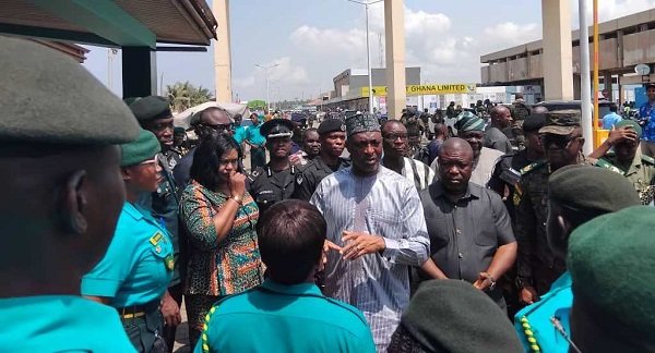 Mr Mubarak (middle) addressing security personnel at the Aflao boader during a familiarisation visit to the Volta Region