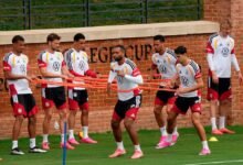 Jonathan Tah and Aleksandar Pavlovic with teammates during training