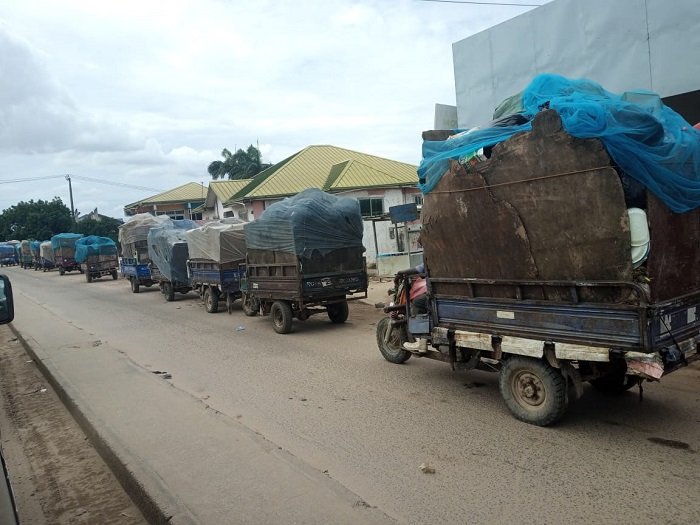 Poor road to dump site leaves tricycle operators stranded
