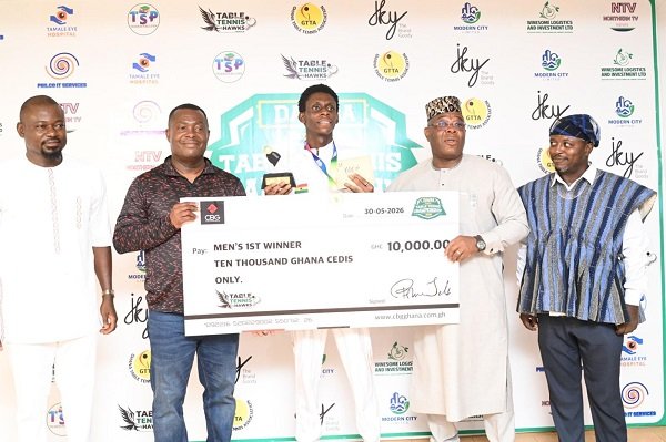 Marfo (middle) receives his prize from Mr Mawuko Afadzinu, President of the Ghana Table Tennis Federation (second right) and other officials
