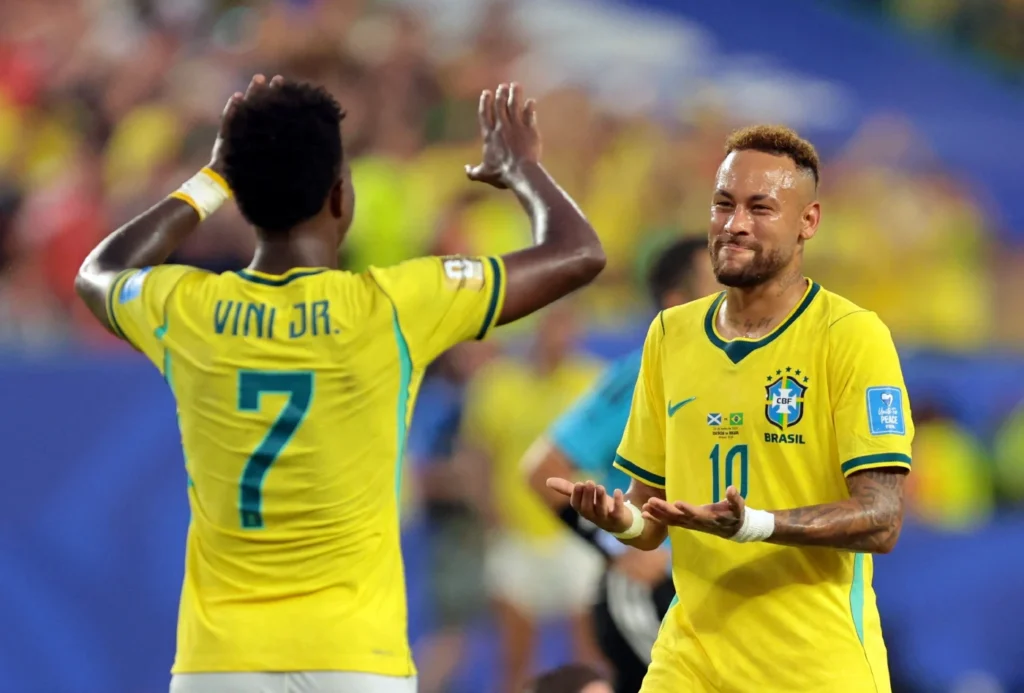 Neymar Jr. (right) celebrates after the match with Vini Jr