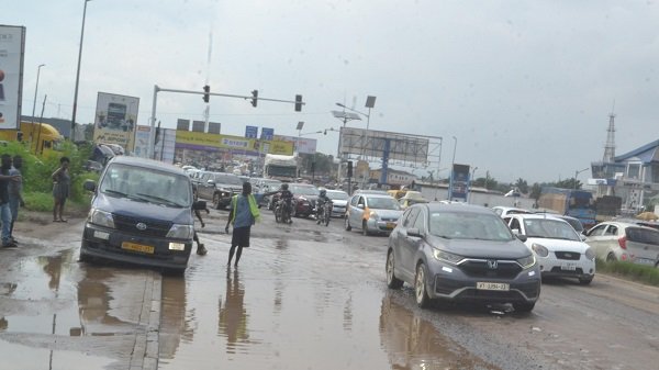 Traffic nightmare on Accra-Nsawam road worsens …as bad sections at Doboro, Achimota cause gridlock