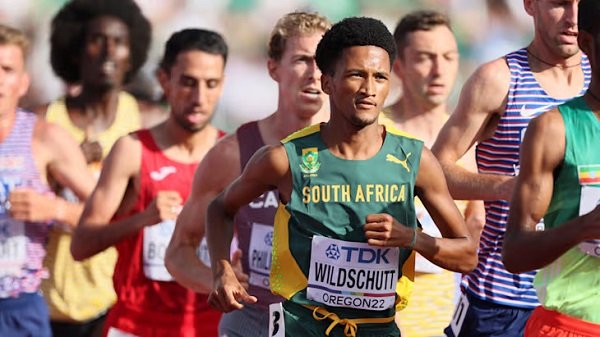 South African distance runner Adriaan Wildschutt lead a pack of athletes