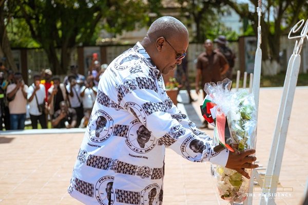 President Mahama laying a wreath at the Asomdwee Park in Accra