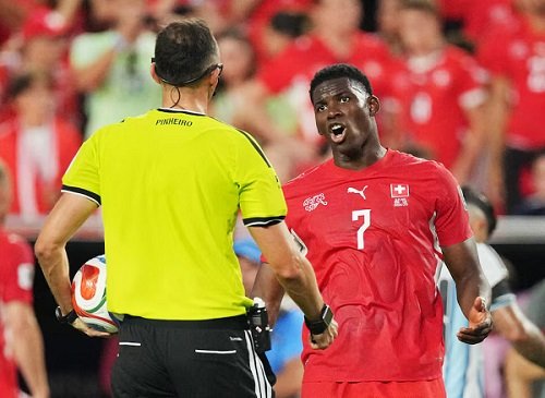 Breel Embolo remonstrates with referee Joao Pedro Silva Pinheiro during the Argentina versus Switzerland quarter final game
