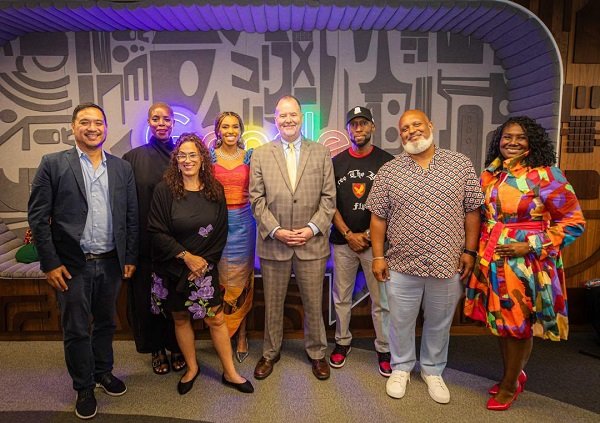 Mr Olson (middle) with Ms Abubakar (fifth from right) and other participants after the event