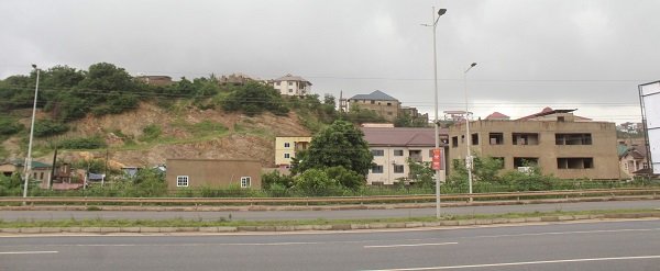 Houses build on hills at John Teye near Pokuase in Accra. Photo. Ebo Gorman