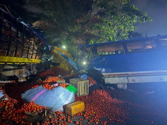 The collided vehicles and scattered items after the accident