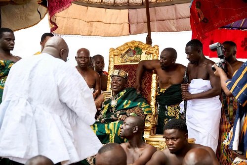 Okyenhene blames attitude for flood crisis------Chief of Staff, Mr Julius Debrah paying homage to Okyenhene, Osagyefo Amoatia Ofori Panin