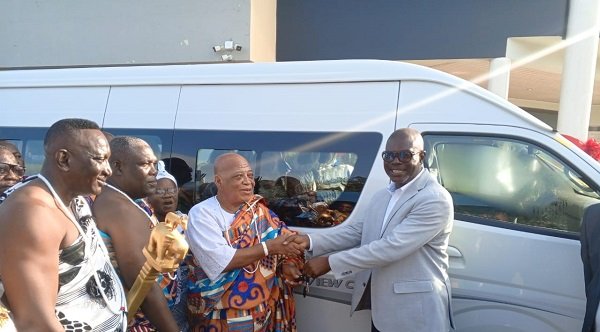 Mr Nunekpeku (right) presenting the keys to the vehicle to Nii Dzalesane