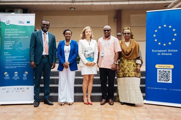 -Dr Afisah Zakariah (right) with other dignitaries after the workshop