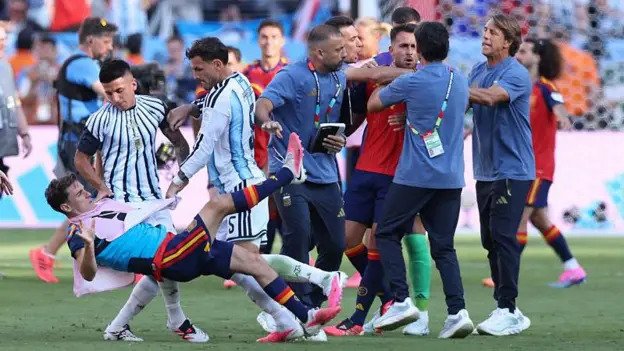 Thiago Almada and Leandro Paredes throw Gavi to the ground as Roberto Ayala appears to hold Eric Garcia around the throat