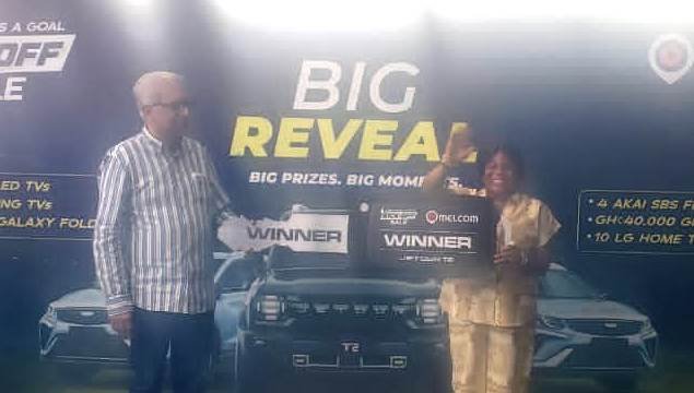 Inset,Ms Achiaa receiving the key to the car from Mr Sarwani