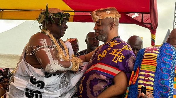 Nana Kwadwo Conduah VI (left) welcoming Ga Mantse, King Tackie Teiko Tsuru II at the ceremony