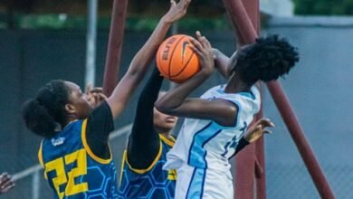 Braves defenders close in on a Navy player to deny her a shot