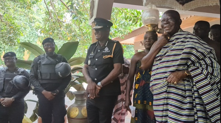Asantehene, Otumfuo Osei Tutu II (right) with the IGP's delegation