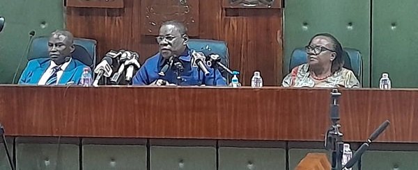 Mr John Kapi (middle) addressing the press conference