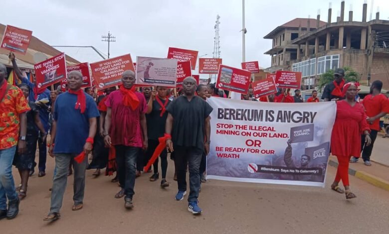Berekum residents demonstrating