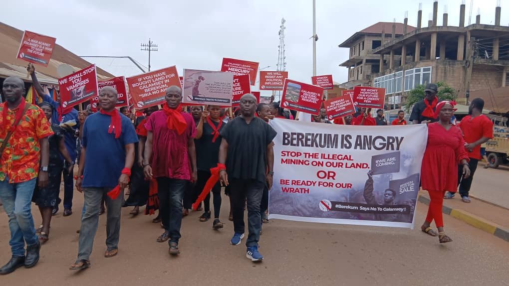 Berekum residents demonstrating